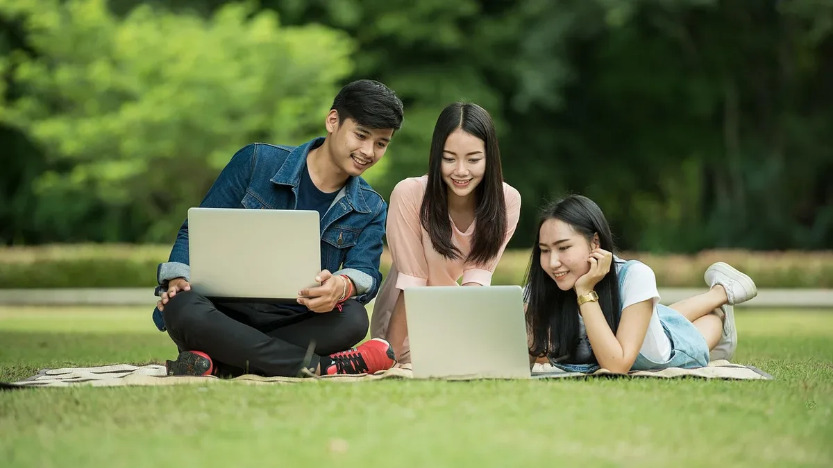 Praktyki studenckie w IT: jak je znaleźć i o co pytać na rozmowie